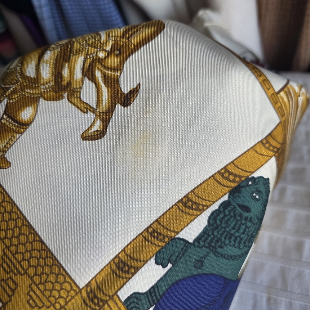 Hermes Paris  Torana Elegant Silk Scarf with Elephant and Gold Design - Picture 12 of 14